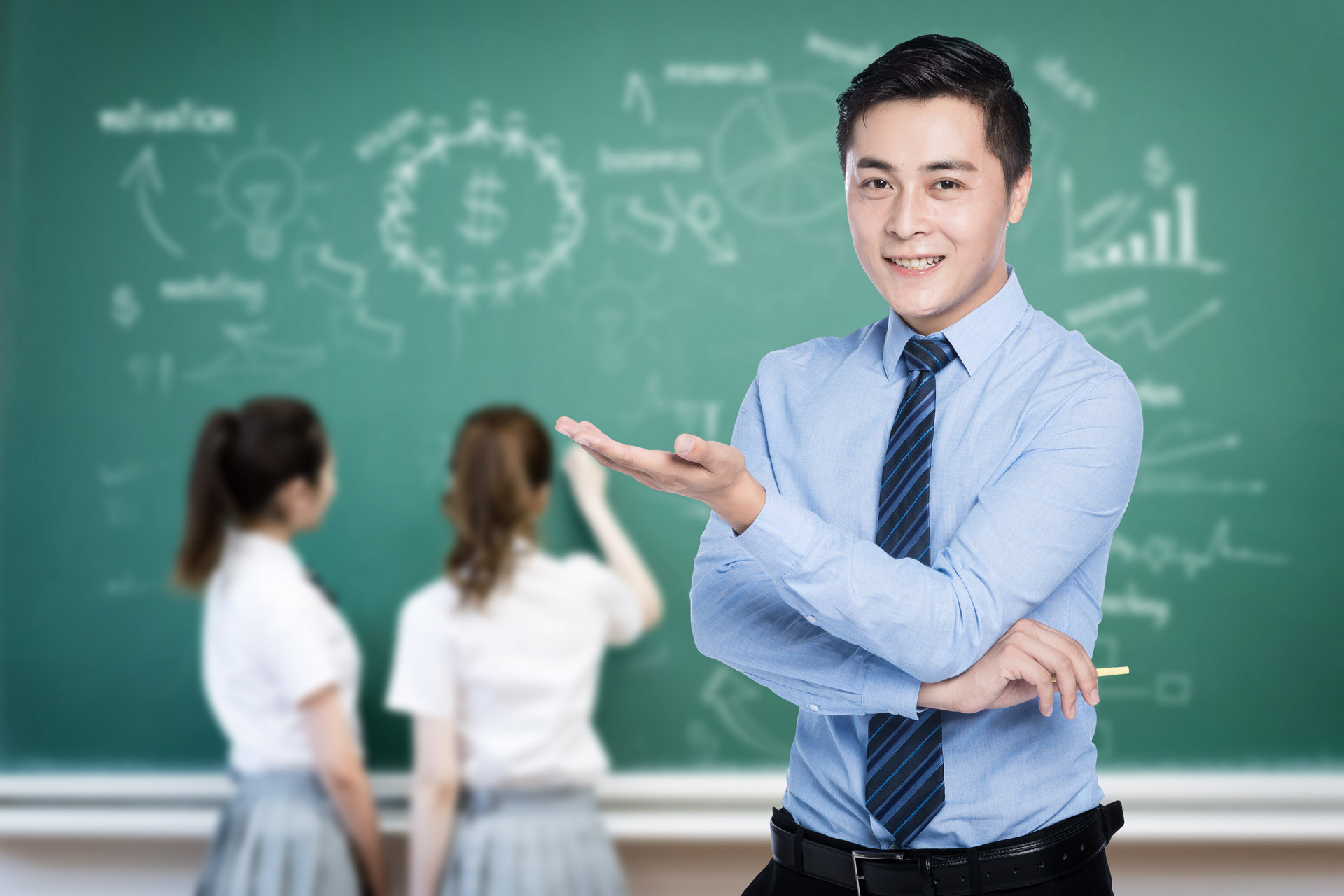 普通高中類考生將在省教育考試院網(wǎng)站參加職業(yè)適應(yīng)性測試，職業(yè)適應(yīng)性測試主要考查考生的職業(yè)意識、職業(yè)潛質(zhì)和職業(yè)素養(yǎng)等�？忌谔顖髮？婆纬Ｒ�(guī)志愿時，須在該網(wǎng)頁上先行參加職業(yè)適應(yīng)性測試（題型為選擇題）后，方可填報�？婆纬Ｒ�(guī)志愿。