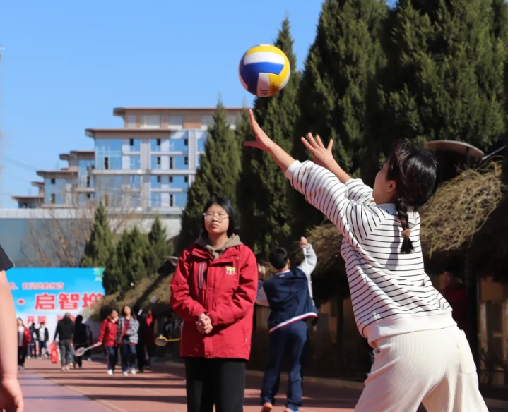 運動點燃激情，青春彰顯活力—記三河市燕橋?qū)W校陽光大課間