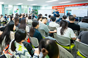 北京新府學(xué)外國(guó)語(yǔ)學(xué)校(國(guó)內(nèi)班)開學(xué)季：高中部教師開展教師培訓(xùn)！