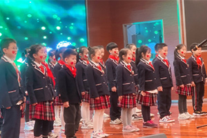 三河市燕橋?qū)W校小學舉辦國慶年級組班歌活動：歌聲嘹亮，唱響燕橋！