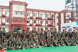 北京市實(shí)驗(yàn)外國(guó)語學(xué)校開展軍訓(xùn)活動(dòng)：閉營(yíng)號(hào)角，吹響青春最響亮的誓言