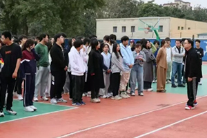 北京市實(shí)驗(yàn)外國(guó)語學(xué)校開展校園安全教育活動(dòng)：消防安全應(yīng)急疏散演習(xí)