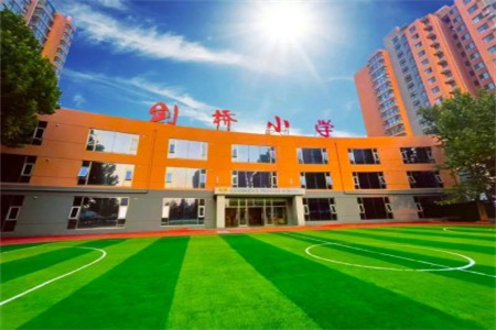 三河市燕橋?qū)W校在校學(xué)員真實(shí)點(diǎn)評！看完你會選擇嗎？
